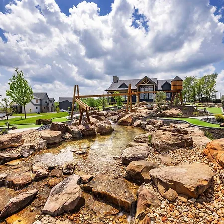 Brand New! Free Amenities And A Gorgeous Lakefront Luxury Cabin With 2 Resort Pools